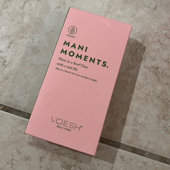 VOESH Mani Moments - Picture 1 of 2